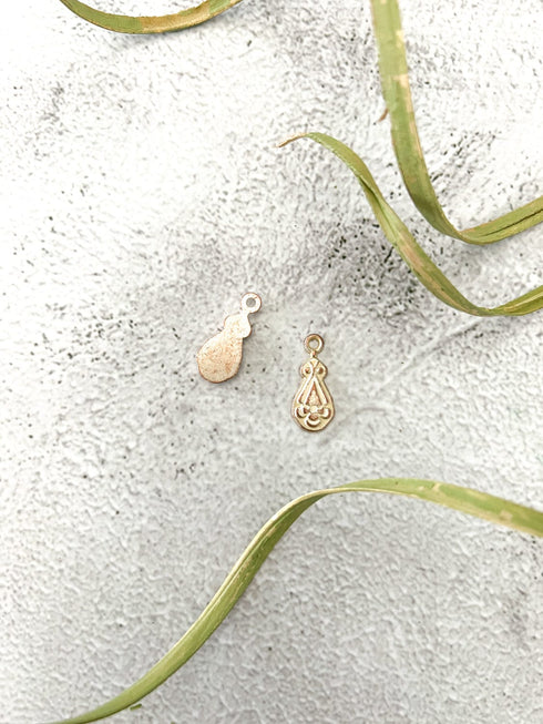 Cream and Gold Metal Zipper Pull 1 Pair NTN00087