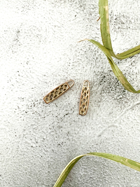 Light Gold and Off White Patina Metal Zipper Pull 1 Pair NTN00089