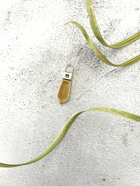 Light Beige and Silver Zipper Pull 1 Piece NTN00088