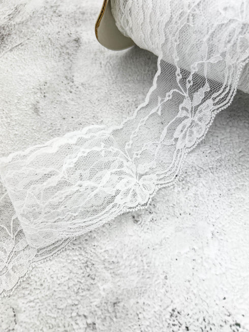 Off White Floral Lace Trim: Scalloped Edge, 5 Yards