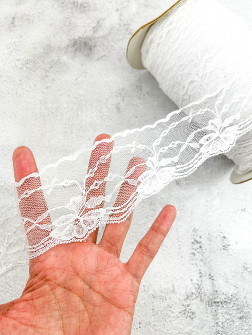 Off White Floral Lace Trim: Scalloped Edge, 5 Yards