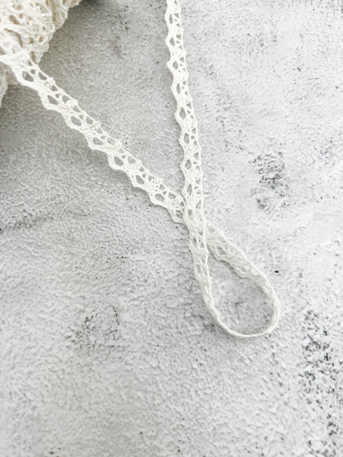 Off White Narrow Cotton Crochet Lace Trim Remnant: Scalloped Edge, 24 Yards