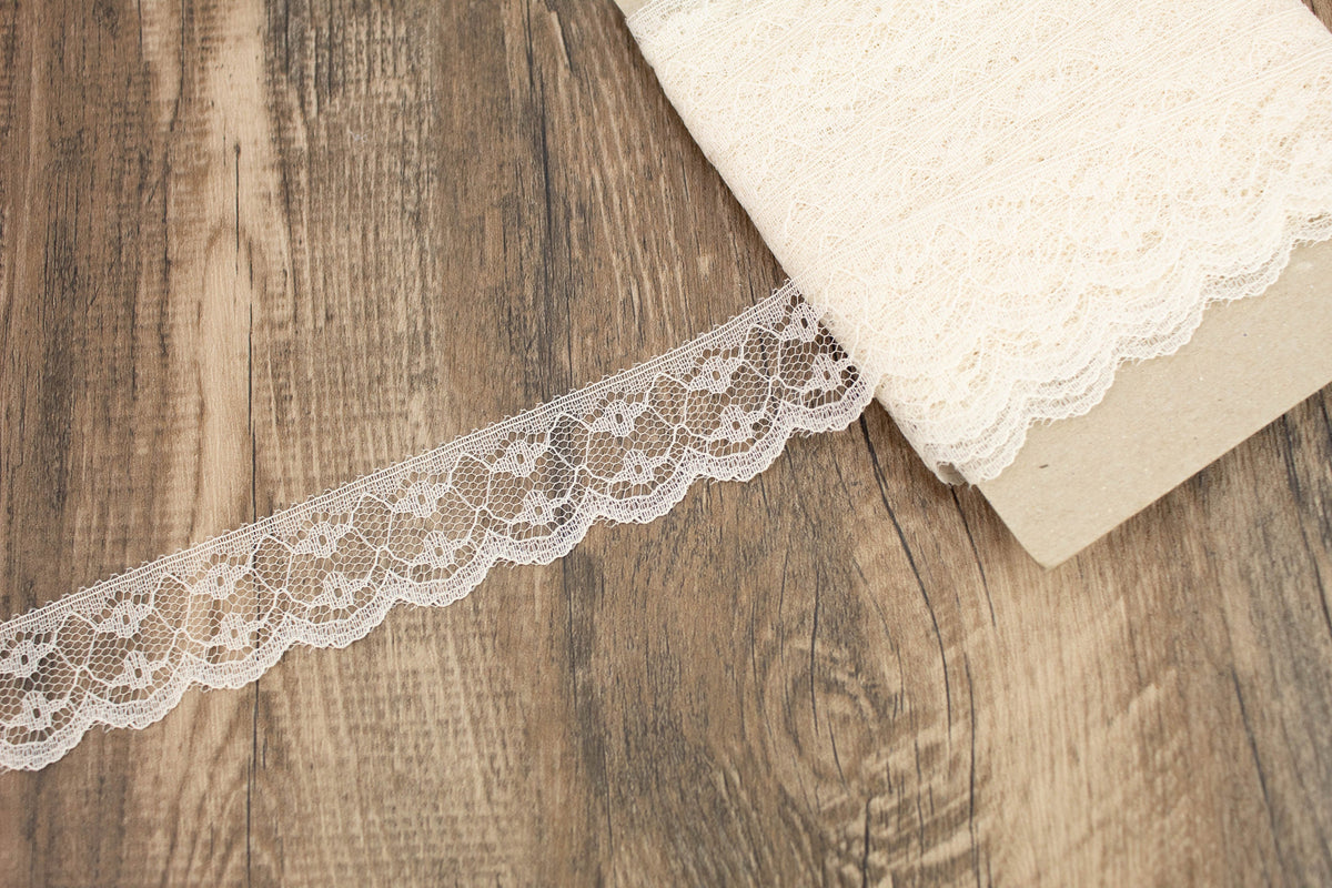 Ecru Scalloped Lace Trim 19.75 yards