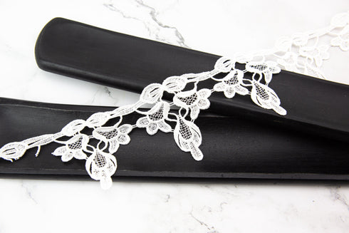 Off White Guipure Lace Trim Remnant 3-3/8 inches width x 6.5 yards IRREGULAR