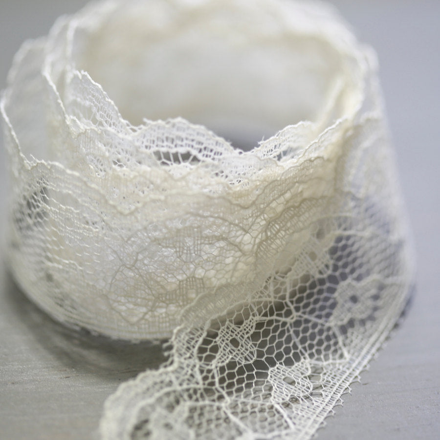 Light Ecru Scalloped Lace Trim 10 yards