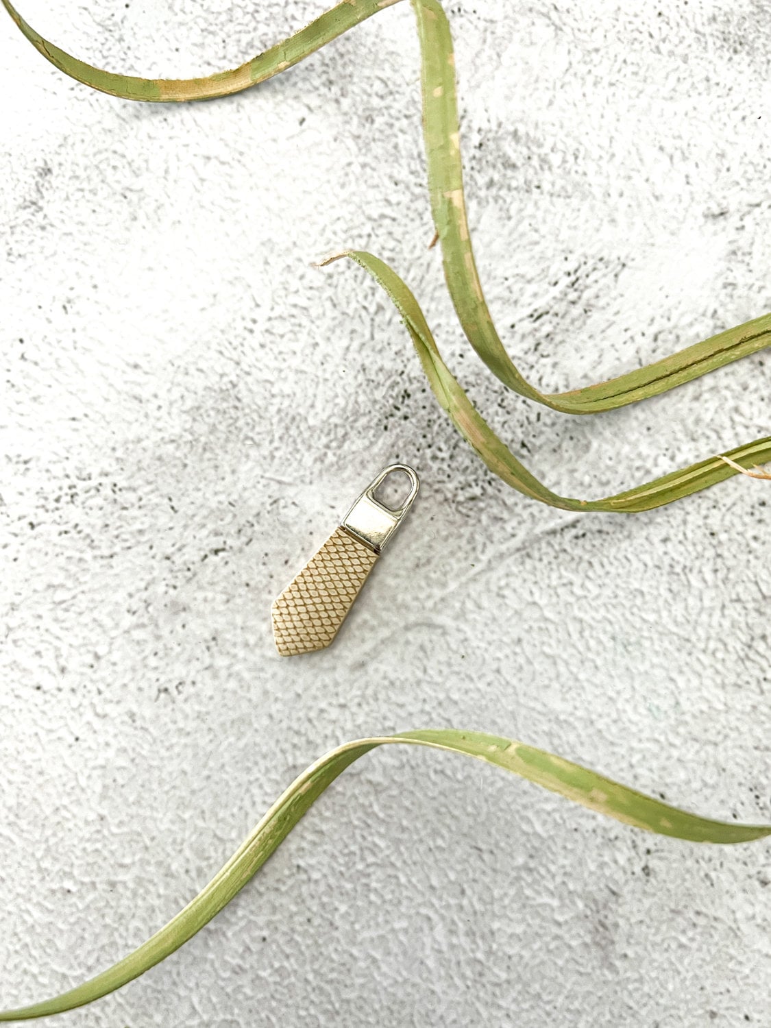 Light Beige and Silver Zipper Pull 1 Piece