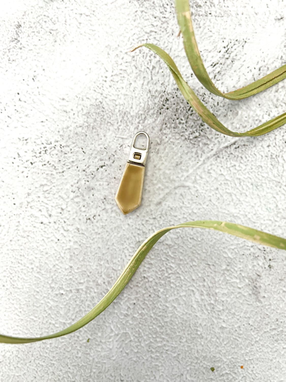 Light Beige and Silver Zipper Pull 1 Piece