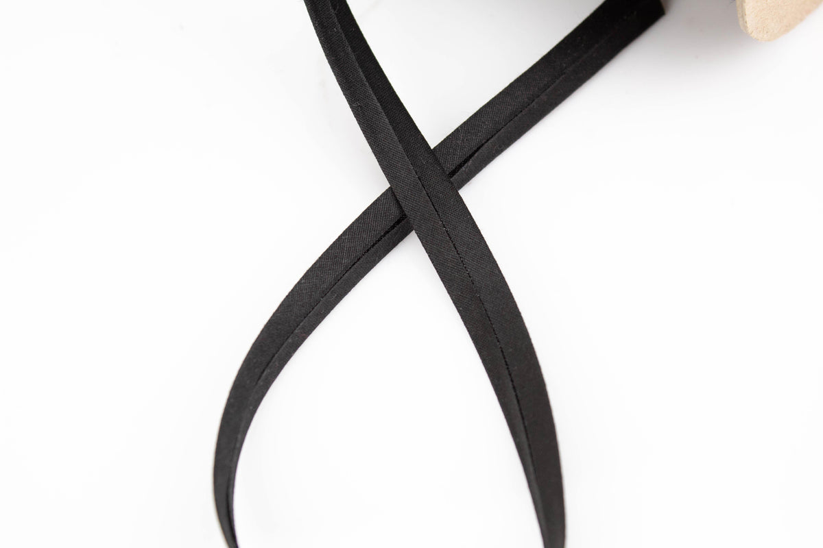 Black Centerfold Woven Bias Tape 1/2 inch width x 5 yards - Felinus Fabrics