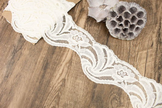Cream Floral Lace Trim Remnant 3 yards - Felinus Fabrics
