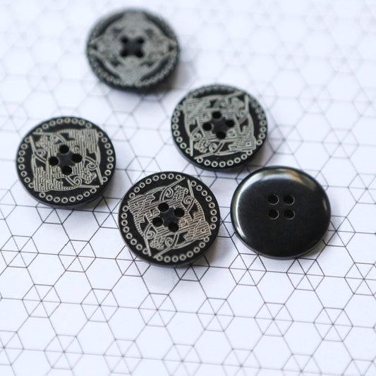 22mm Plastic Buttons Engraved Large Black Celtic Design 5 Pieces - Felinus Fabrics