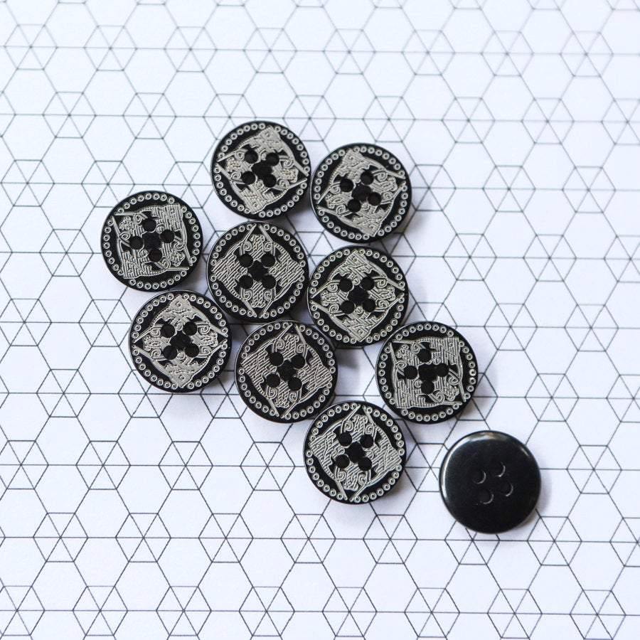 15mm Black Plastic Buttons Engraved Black Celtic Design 10 Pieces - Felinus Fabrics