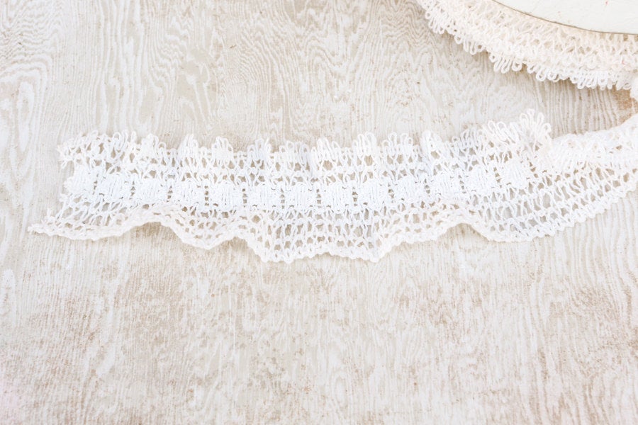 Off White Crochet Style Lace Elastic Lace Trim per 3 yards